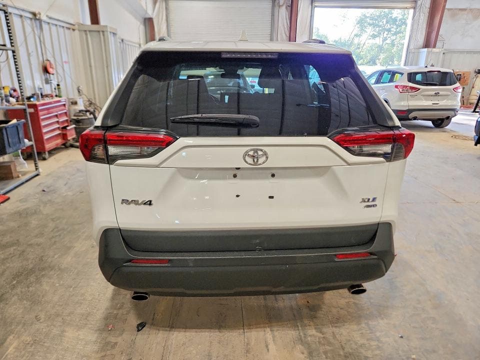 2020 TOYOTA RAV4 XLE 6