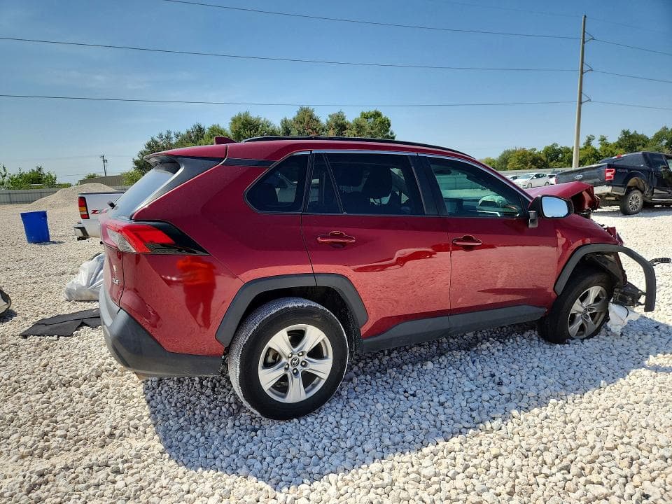 2019 TOYOTA RAV4 XLE 3