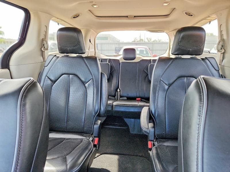 2018 CHRYSLER PACIFICA LIMITED 10
