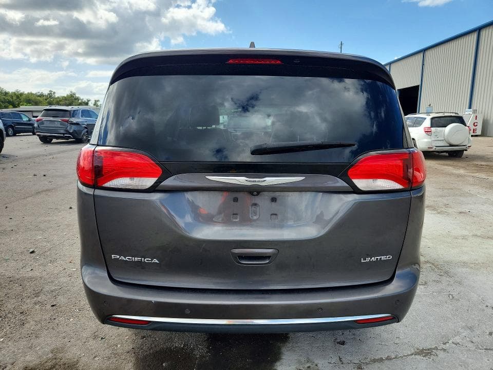 2017 CHRYSLER PACIFICA LIMITED 6
