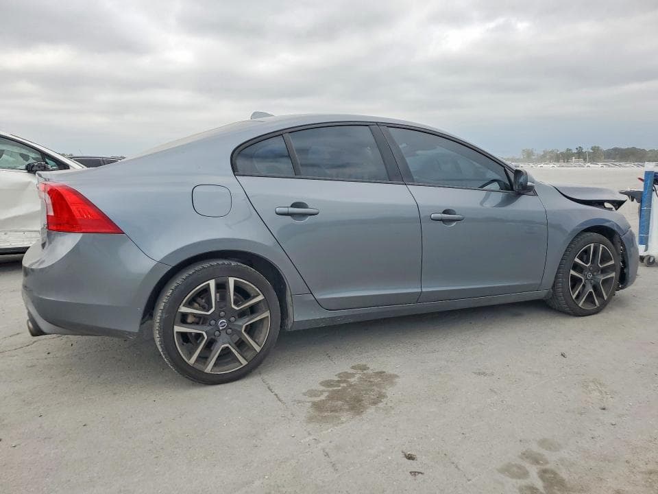 2017 VOLVO S60 3