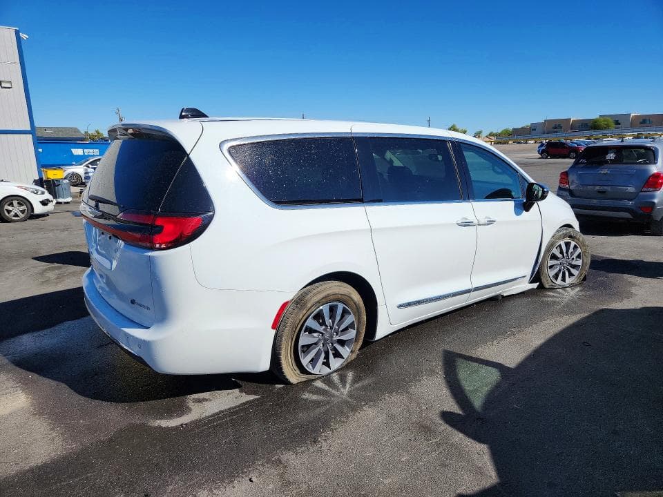 2023 CHRYSLER PACIFICA HYBRID LIMITED 3