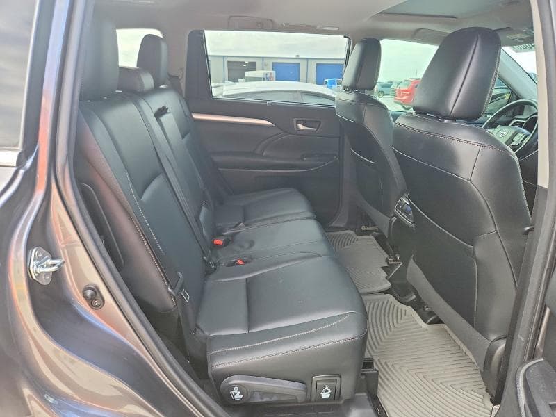 2018 TOYOTA HIGHLANDER XLE 11