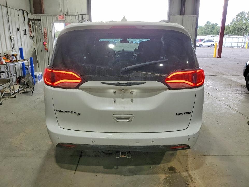 2019 CHRYSLER PACIFICA LIMITED 6