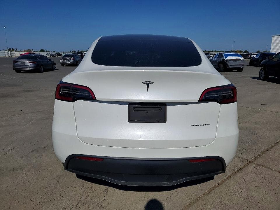 2025 TESLA MODEL Y 6