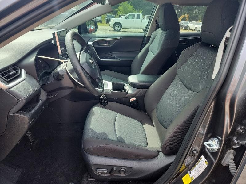 2025 TOYOTA RAV4 XLE 7
