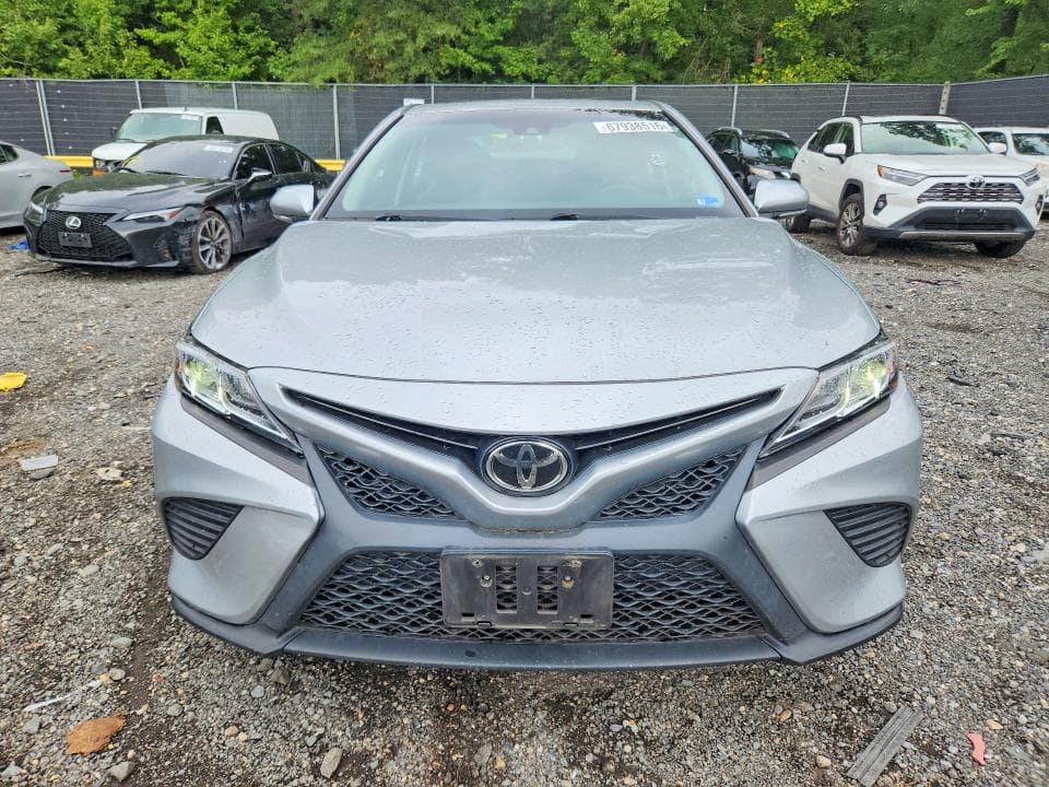 2018 TOYOTA CAMRY SE 5