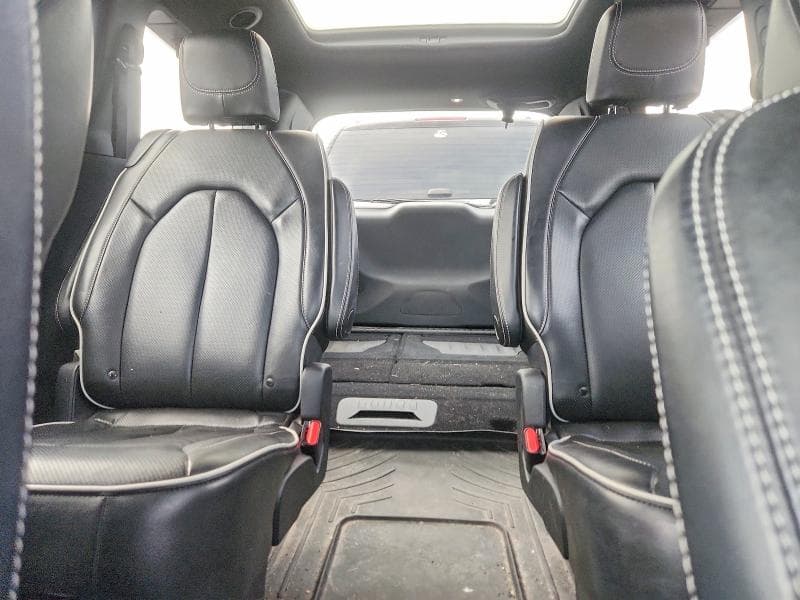 2019 CHRYSLER PACIFICA LIMITED 10
