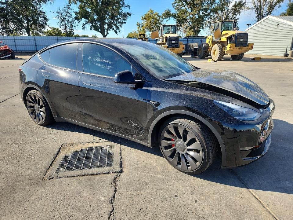 2023 TESLA MODEL Y 4