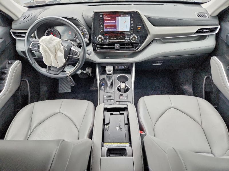2022 TOYOTA HIGHLANDER XLE 8