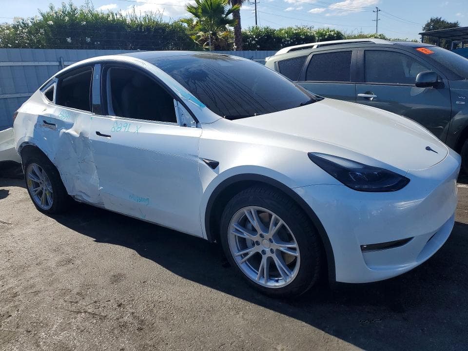 2024 TESLA MODEL Y 4