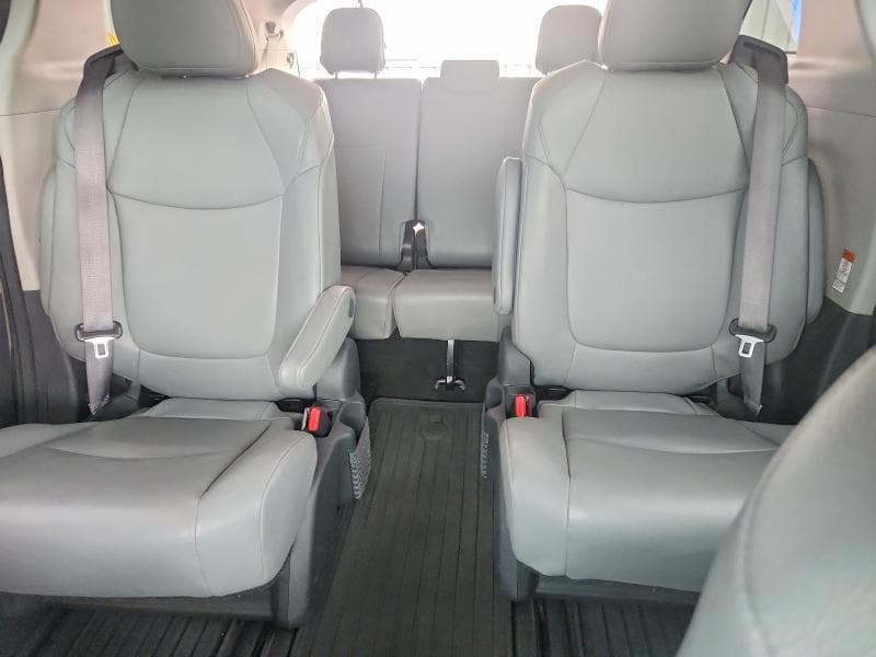 2024 TOYOTA SIENNA XLE 10