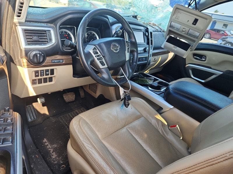 2017 NISSAN TITAN SL 8