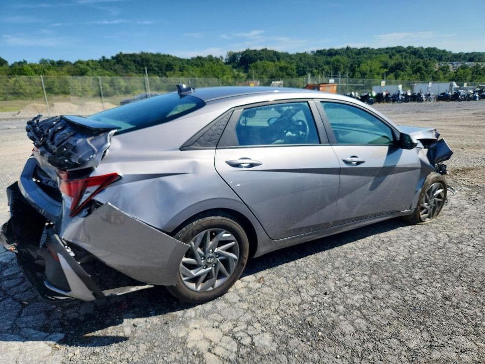 2024 HYUNDAI ELANTRA SEL 3