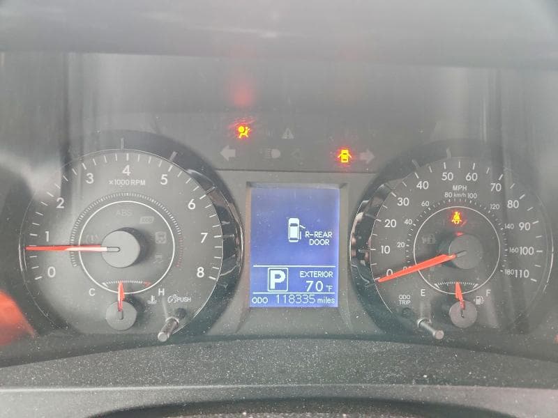 2017 TOYOTA SIENNA LE 9