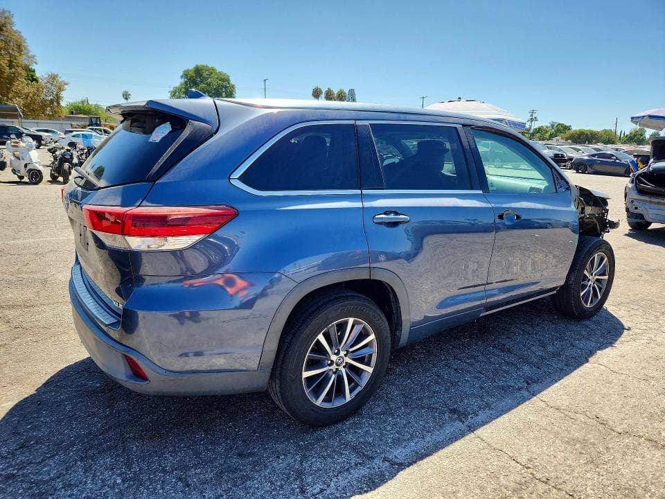 2017 TOYOTA HIGHLANDER XLE 3