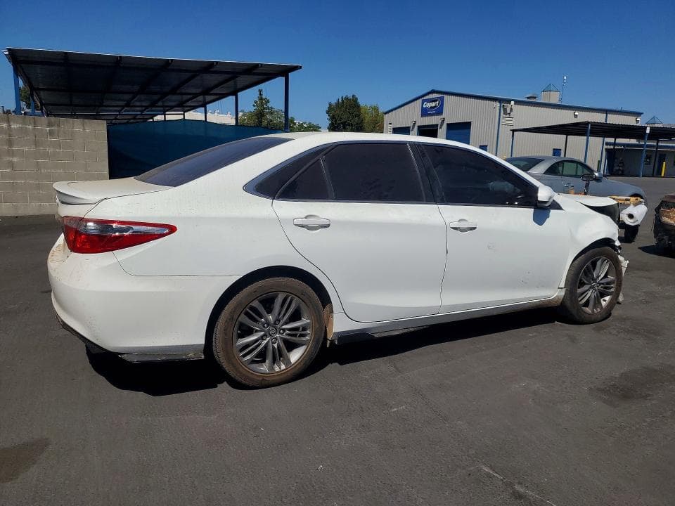 2017 TOYOTA CAMRY SE 3