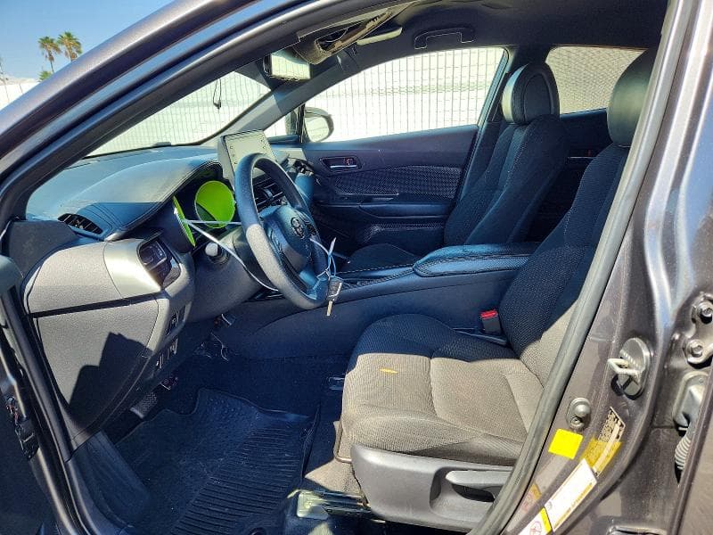2019 TOYOTA C-HR LE 7