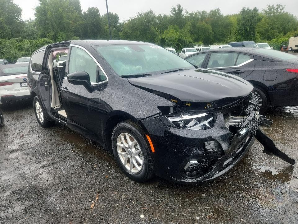 2024 CHRYSLER PACIFICA TOURING L 4