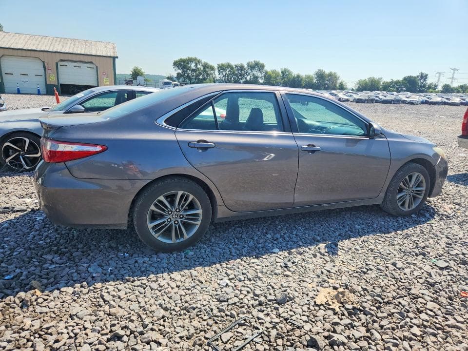 2017 TOYOTA CAMRY SE 3