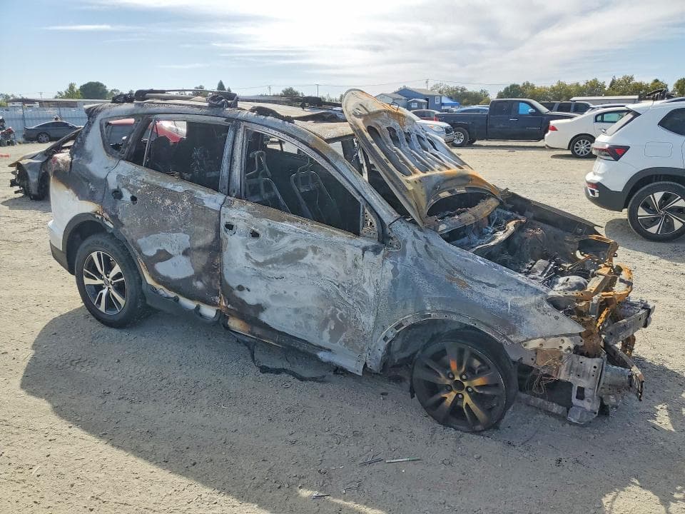 2017 TOYOTA RAV4 XLE 4