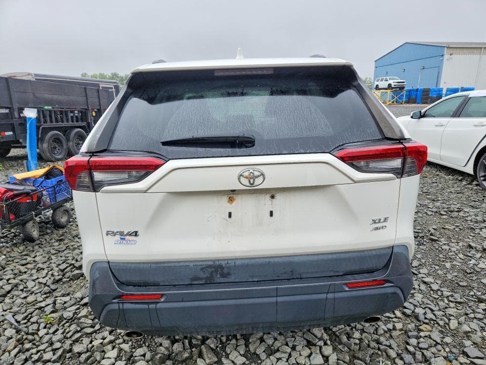 2019 TOYOTA RAV4 XLE 6