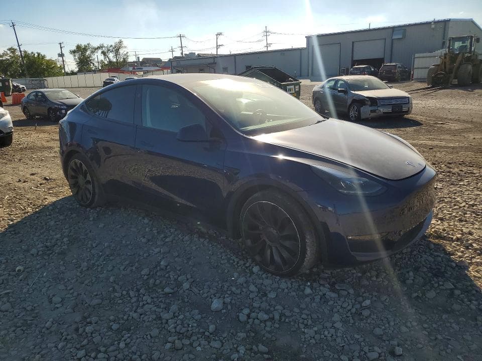 2023 TESLA MODEL Y 4