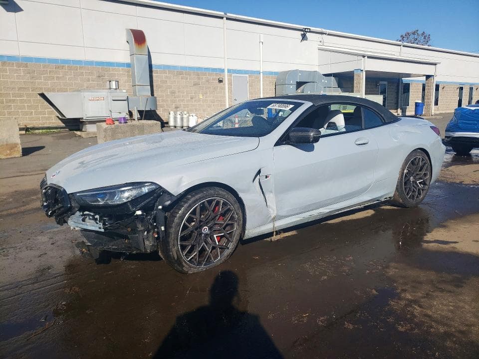 2023 BMW M8