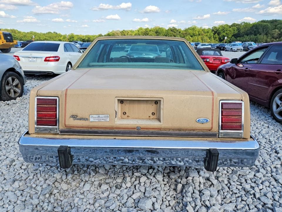 1985 FORD LTD CROWN VICTORIA 6