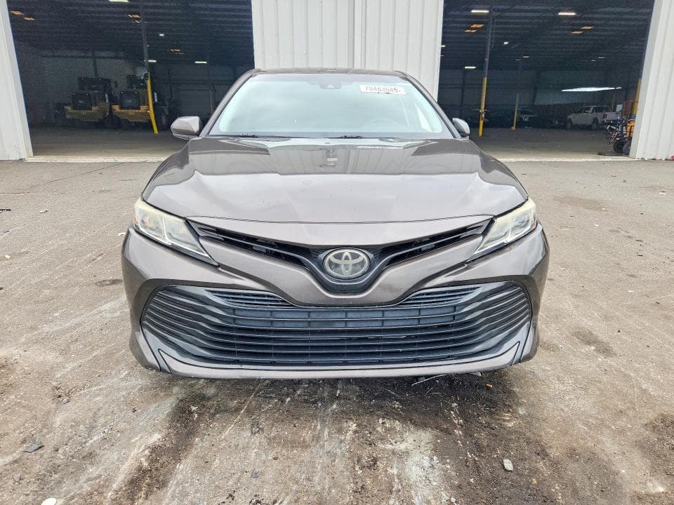 2018 TOYOTA CAMRY LE 5