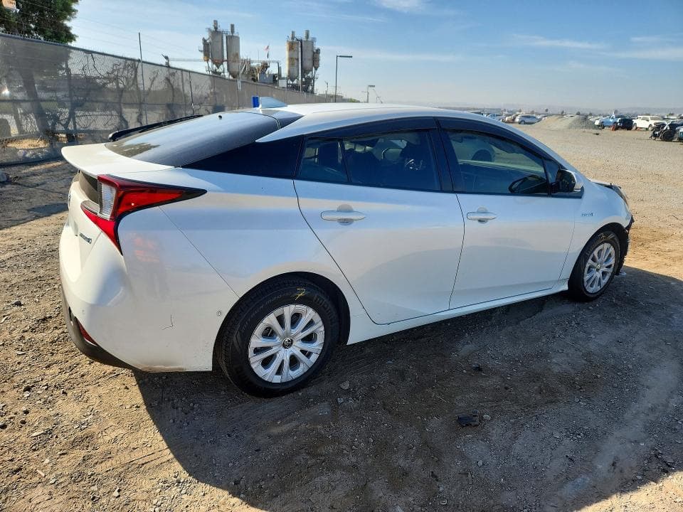 2019 TOYOTA PRIUS LE 3