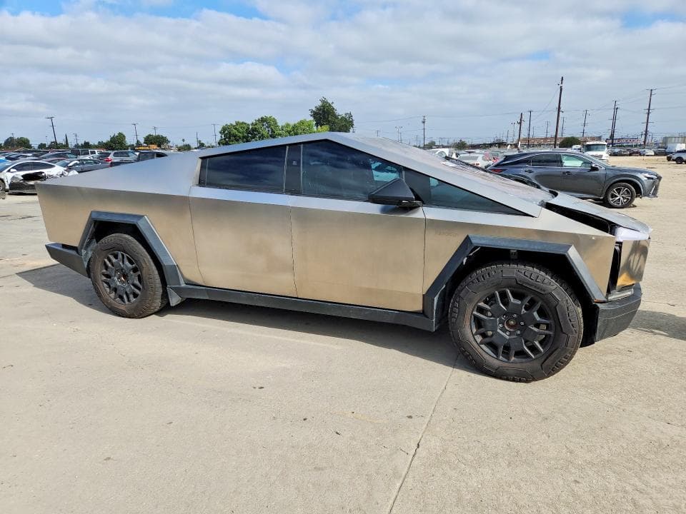 2024 TESLA CYBERTRUCK 4