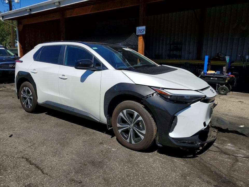 2025 TOYOTA BZ4X XLE 4