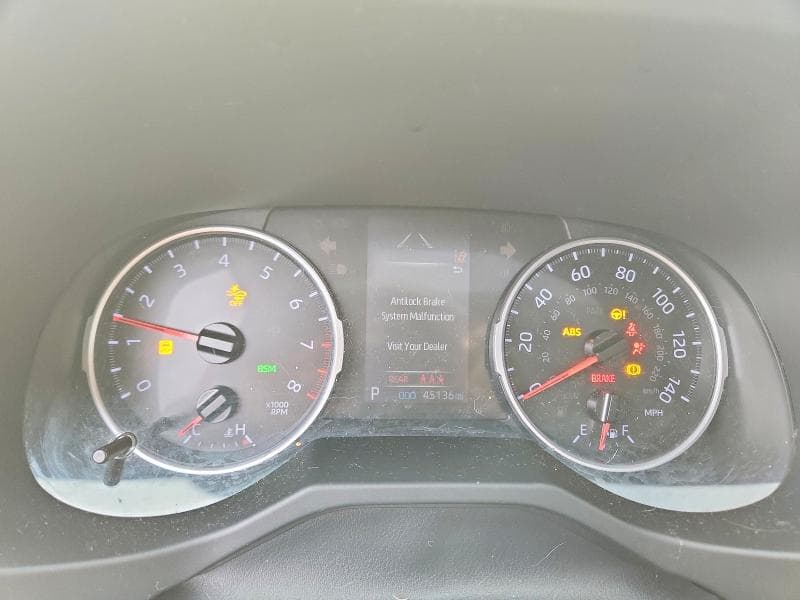 2019 TOYOTA RAV4 XLE 9