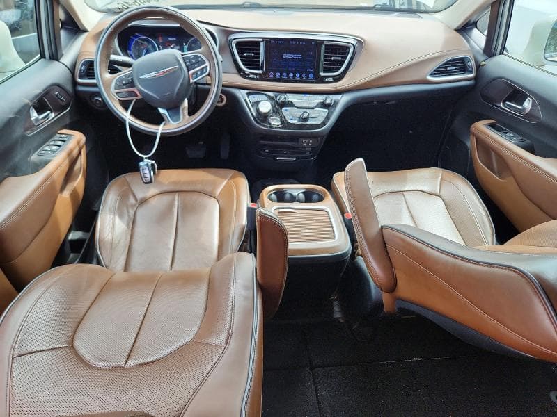 2017 CHRYSLER PACIFICA LIMITED 8