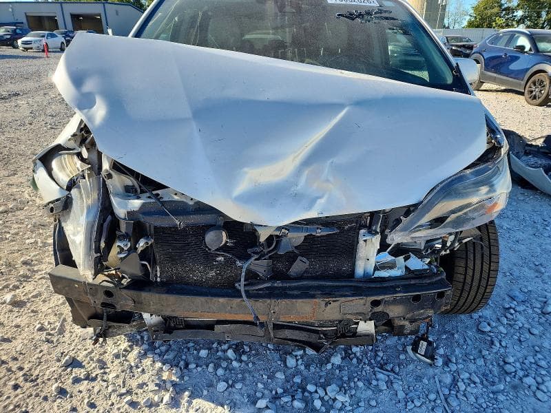 2018 TOYOTA SIENNA XLE 8-PASSENGER 12