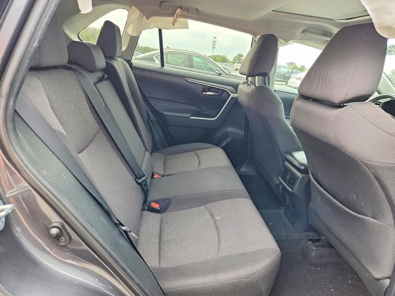 2019 TOYOTA RAV4 XLE 11