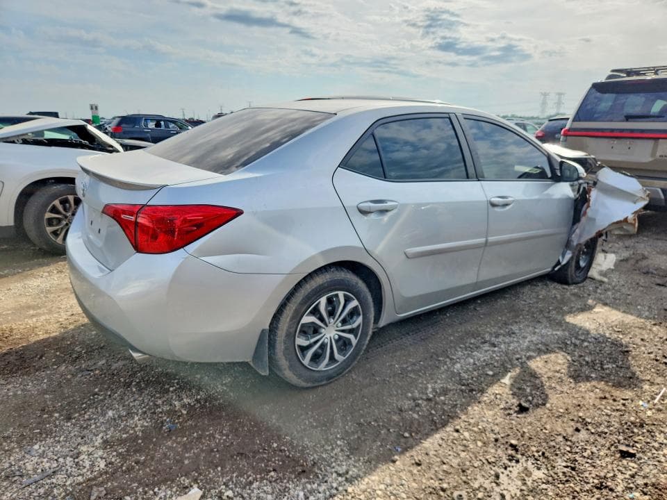 2017 TOYOTA COROLLA SE 3