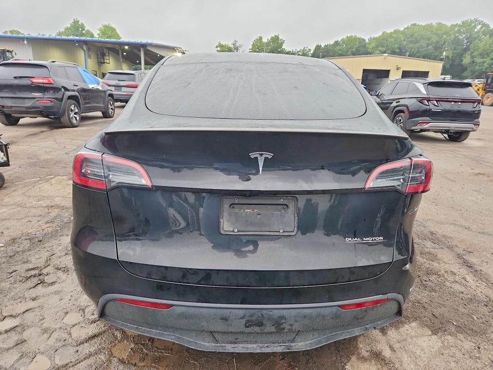 2025 TESLA MODEL Y 6