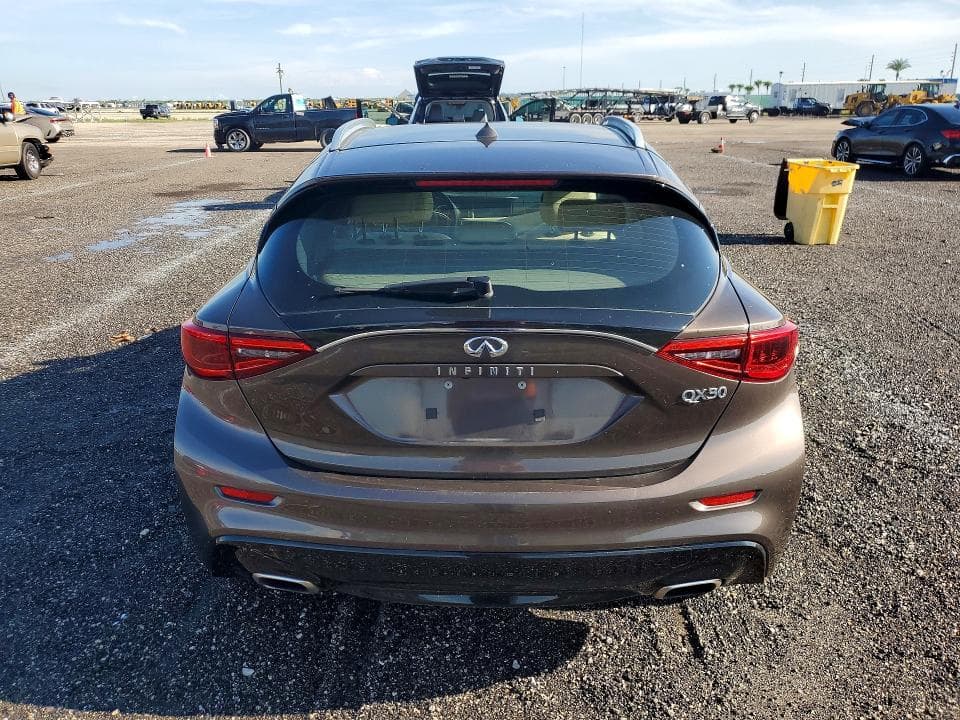 2019 INFINITI QX30 LUXE 6