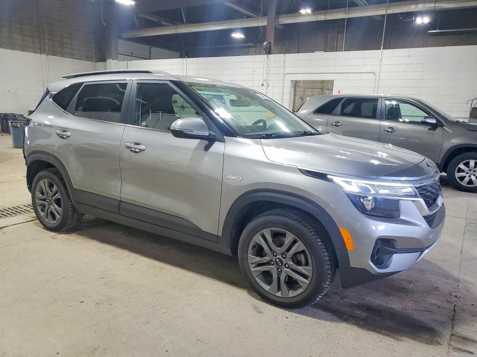 2021 KIA SELTOS S 4