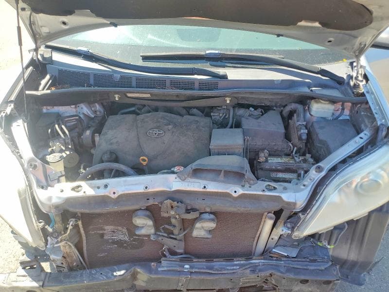 2017 TOYOTA SIENNA LE 12