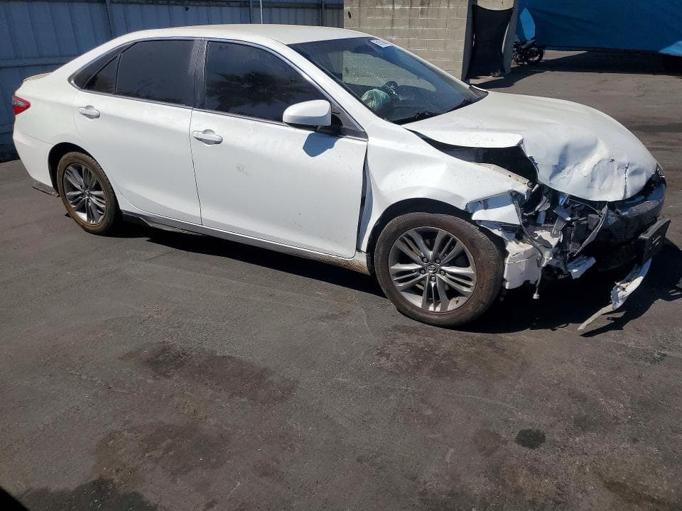 2017 TOYOTA CAMRY SE 4