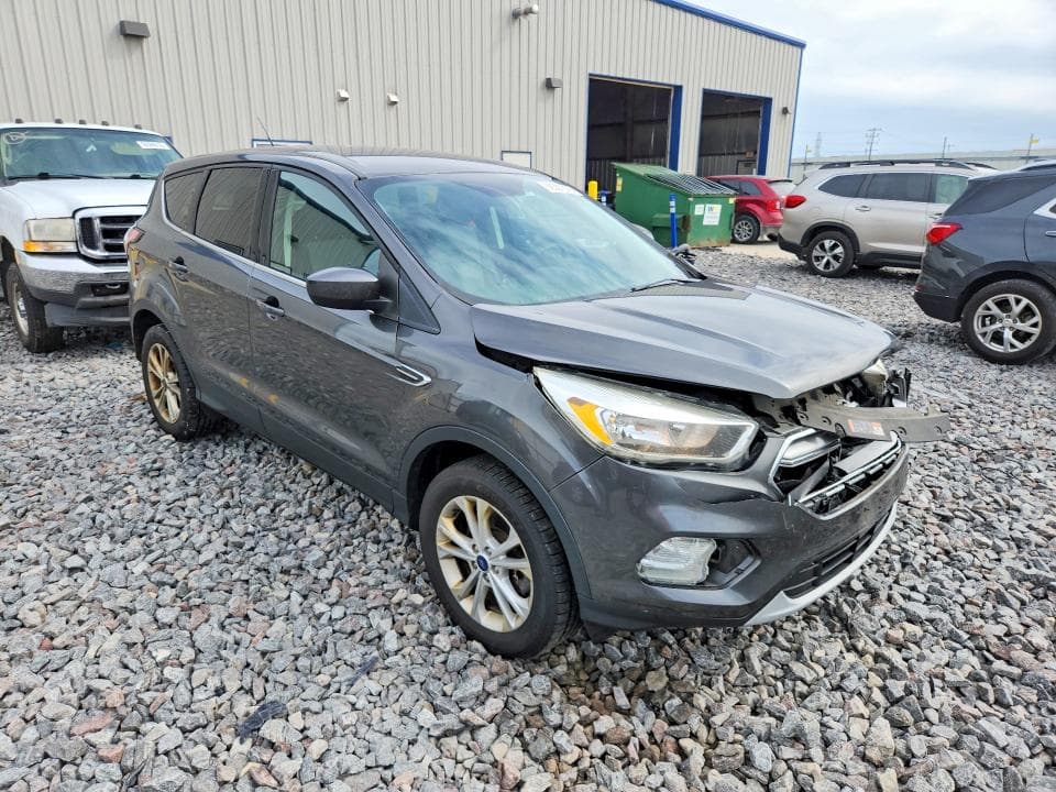 2017 FORD ESCAPE SE 4