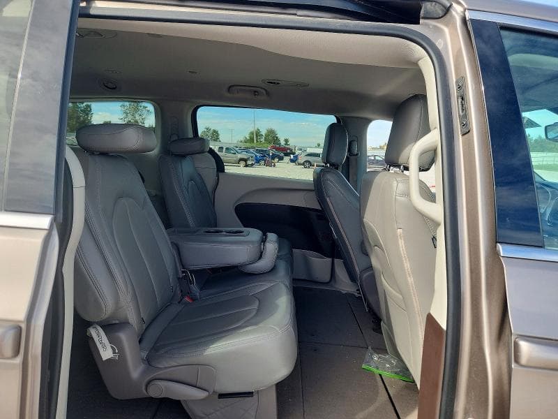 2017 CHRYSLER PACIFICA TOURING 11