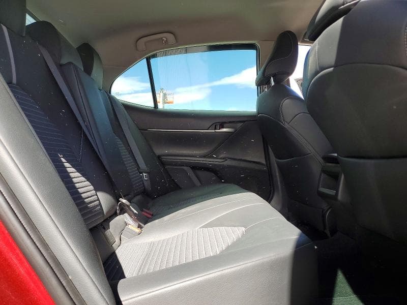 2018 TOYOTA CAMRY SE 10