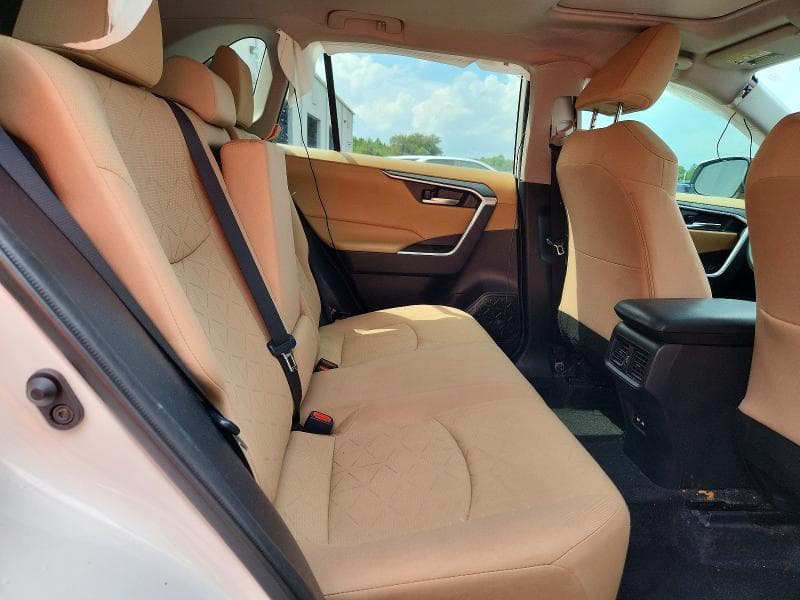 2021 TOYOTA RAV4 XLE 11