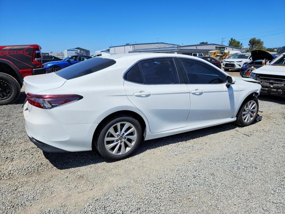 2022 TOYOTA CAMRY LE 3
