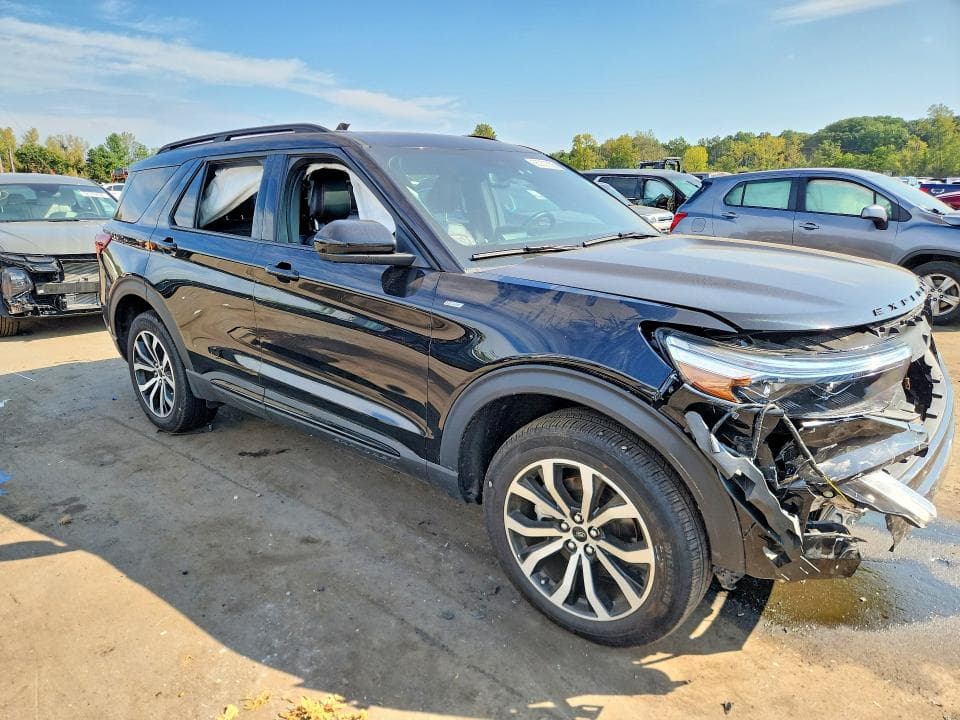 2023 FORD EXPLORER ST-LINE 4