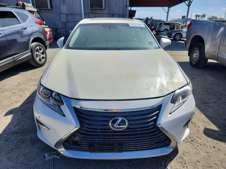 2017 LEXUS ES 300H 5